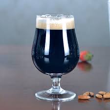 Immagine che contiene tavolo, bevanda, sedendo, piccolo

Descrizione generata automaticamente